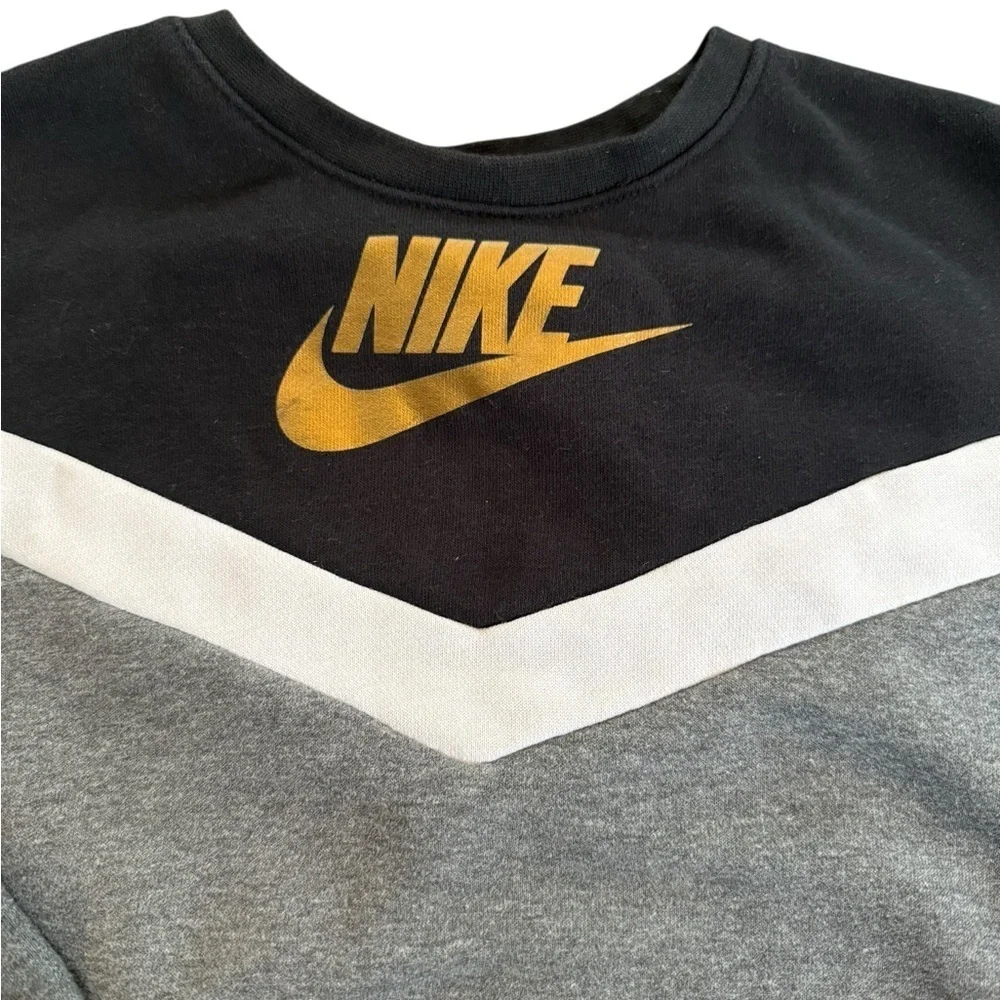 Girls Nike Go for the Gold crew sweatshirt EUC Size 6X